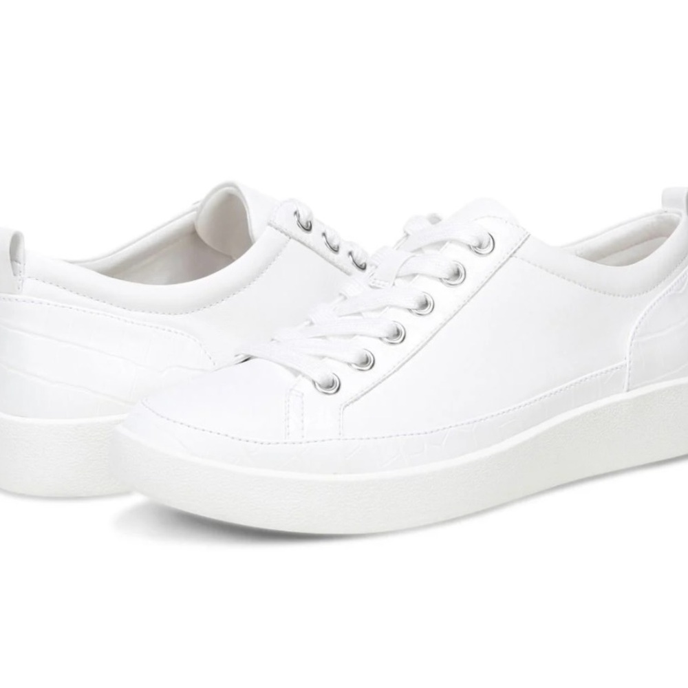 Vionic White Winny Leather Lace-Up Sneaker  NWOT.